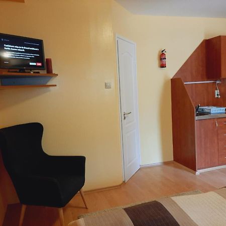 Aqua Apartman Gyula Ngoại thất bức ảnh