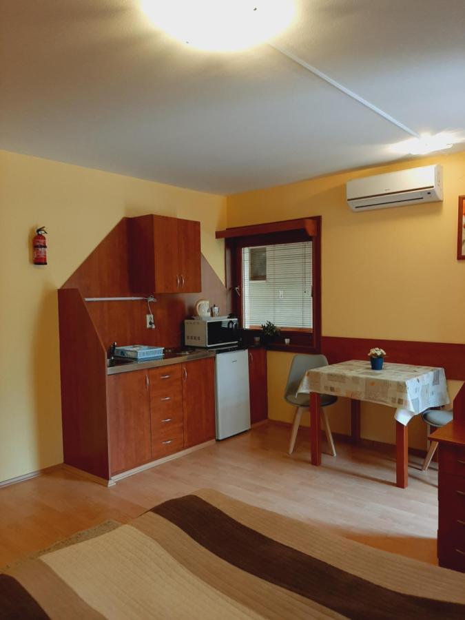 Aqua Apartman Gyula Ngoại thất bức ảnh