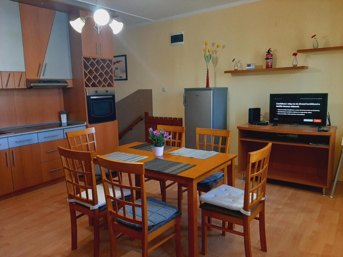 Aqua Apartman Gyula Ngoại thất bức ảnh
