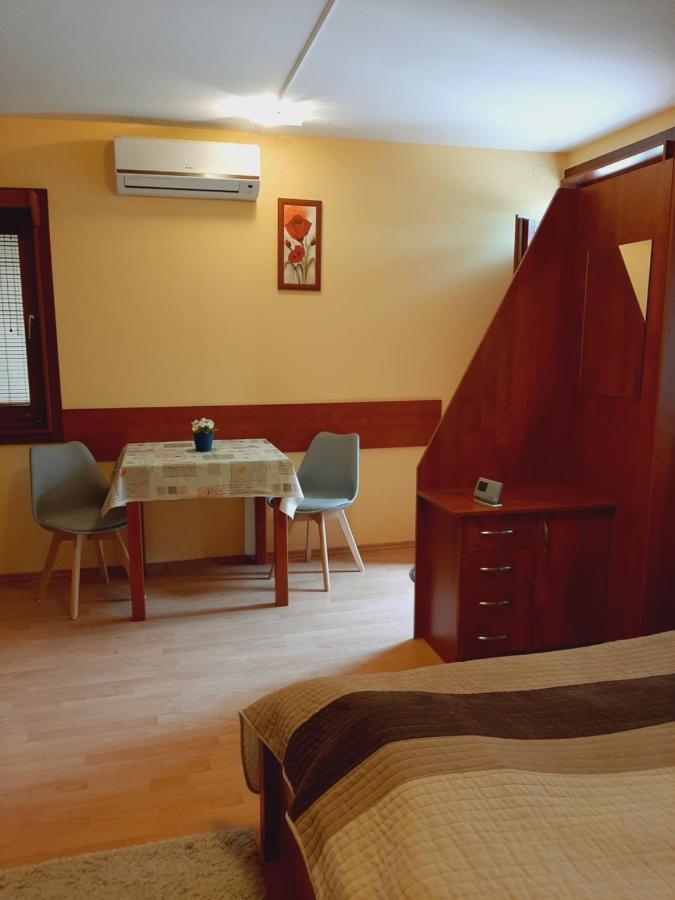 Aqua Apartman Gyula Ngoại thất bức ảnh