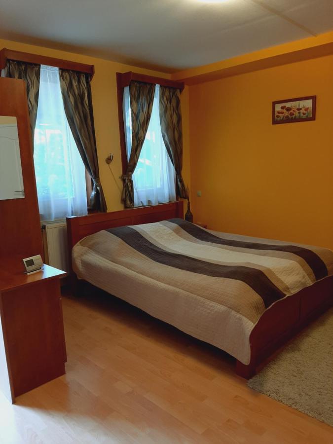 Aqua Apartman Gyula Ngoại thất bức ảnh