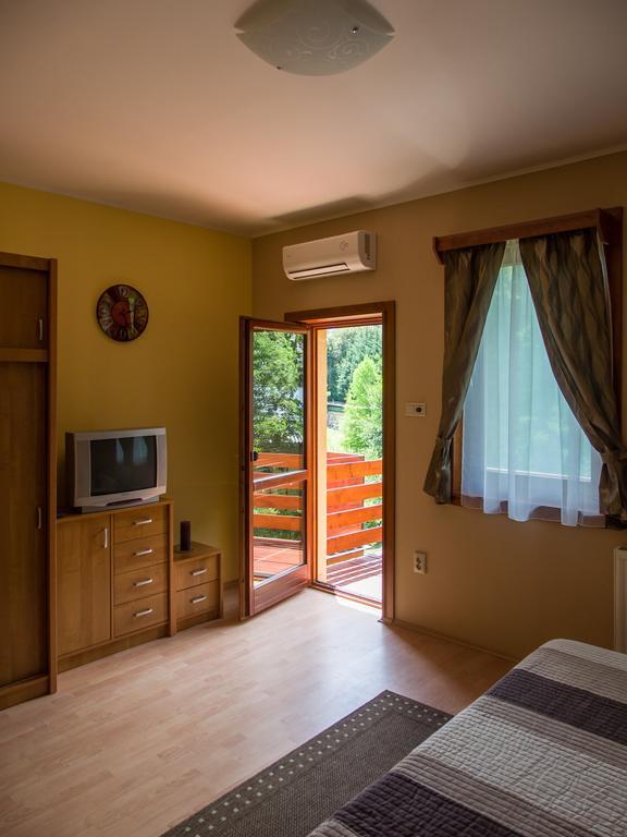 Aqua Apartman Gyula Phòng bức ảnh