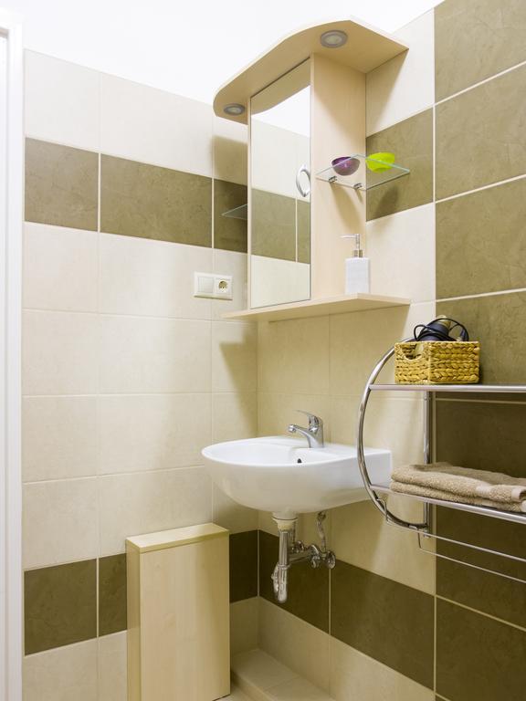 Aqua Apartman Gyula Phòng bức ảnh