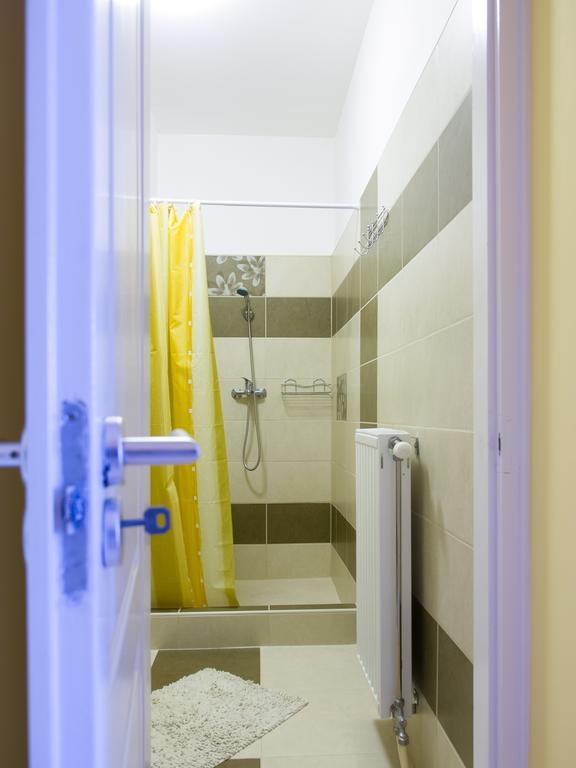 Aqua Apartman Gyula Phòng bức ảnh