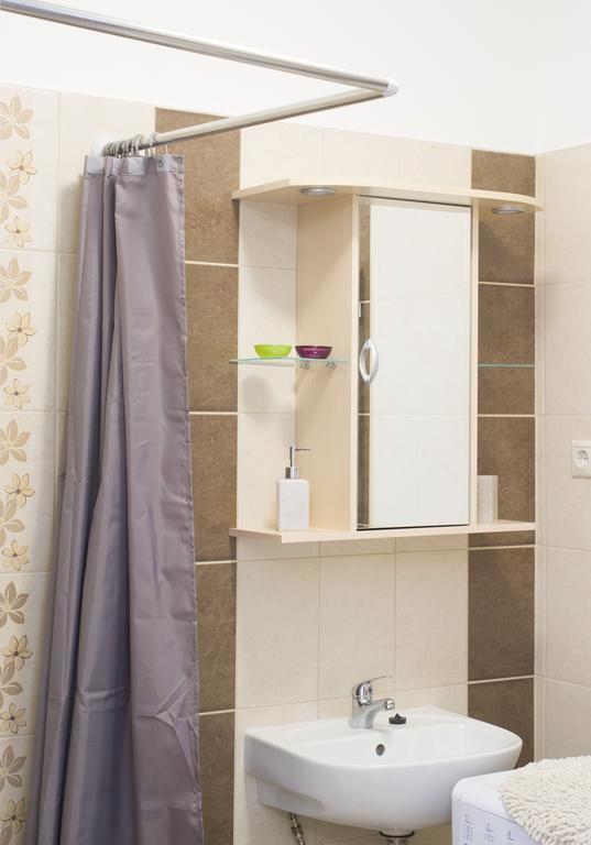 Aqua Apartman Gyula Phòng bức ảnh