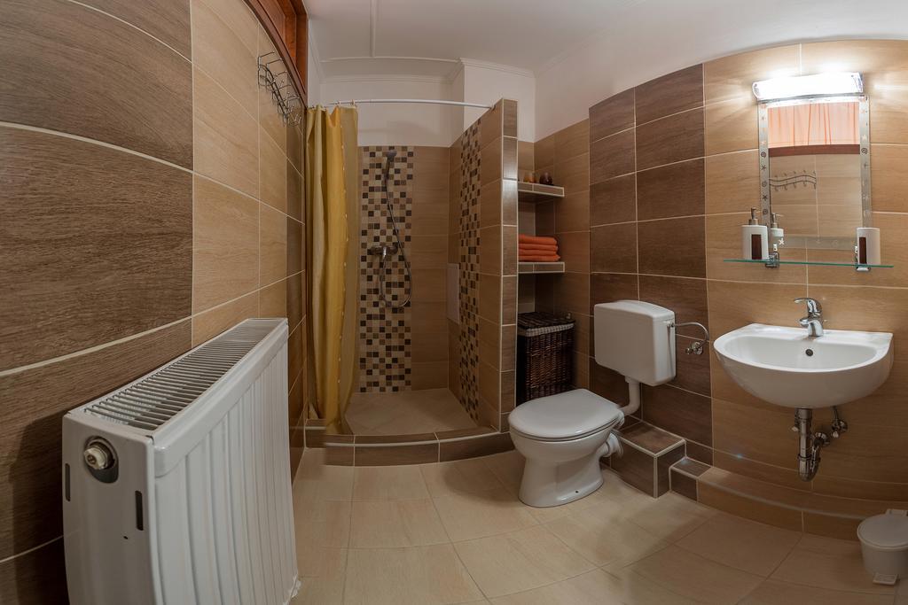 Aqua Apartman Gyula Ngoại thất bức ảnh